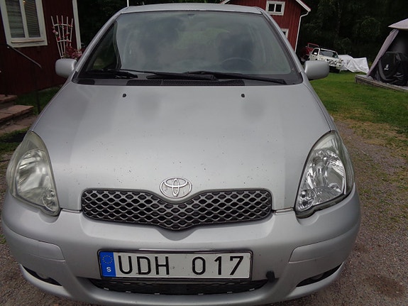 Toyota Yaris 5 of 5