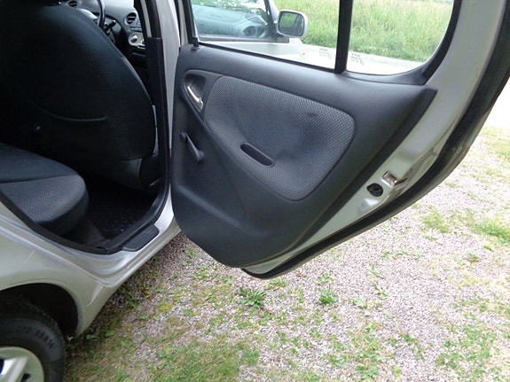 Toyota Yaris 26 of 30