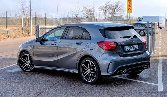 Mercedes-Benz A180 2 of 5