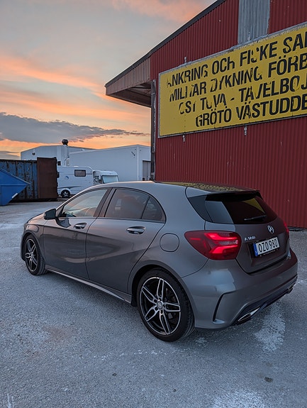 Mercedes-Benz A180 3 of 5