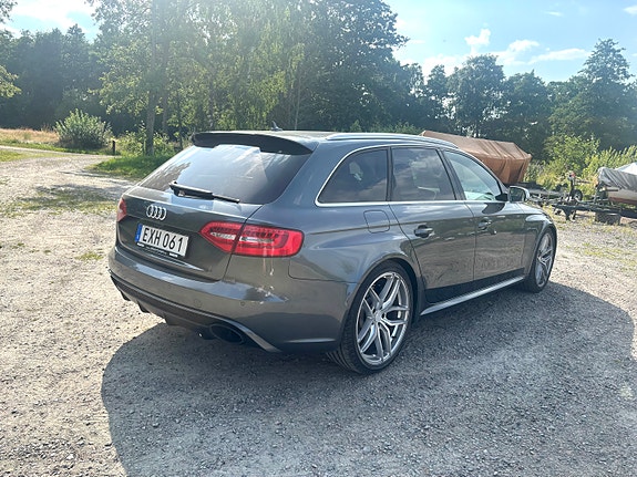 Audi RS4 4 of 5