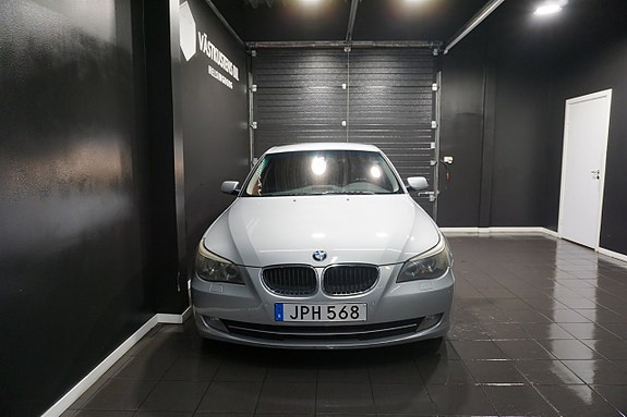 BMW 520 2 of 5