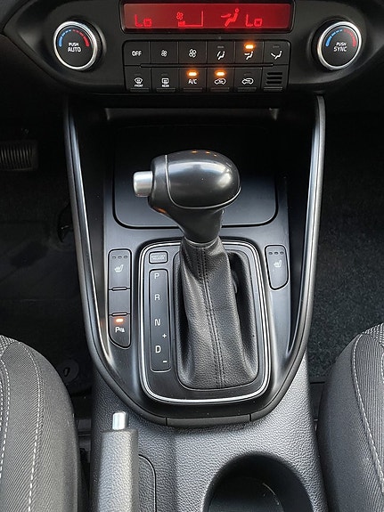 Kia Carens 8 of 21