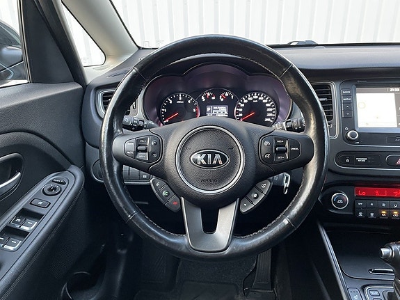 Kia Carens 7 of 21