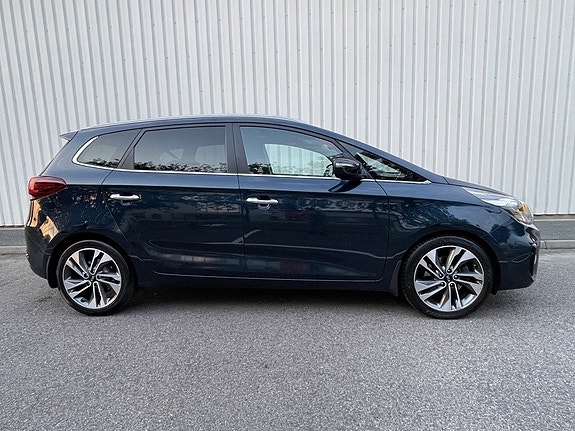 Kia Carens 3 of 5