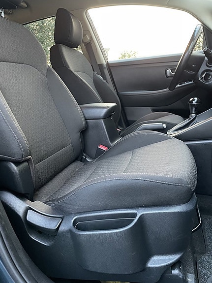 Kia Carens 9 of 21