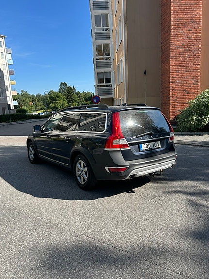 Volvo XC70 2 of 5
