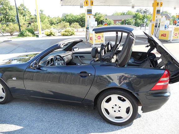 Mercedes-Benz SLK230 7 of 8