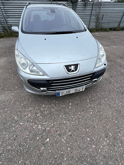Peugeot 307 2 of 12