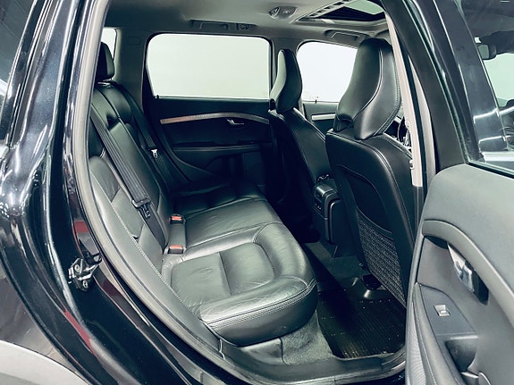 Volvo XC70 11 of 17