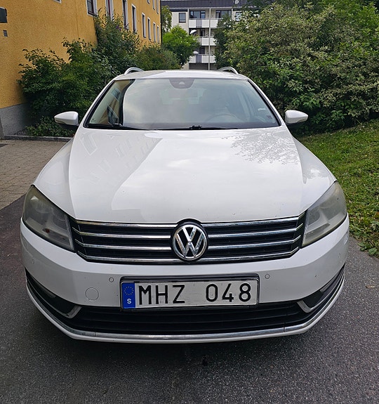 Volkswagen Passat 2 of 9