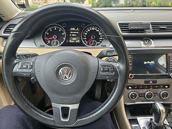Volkswagen Passat 9 of 9