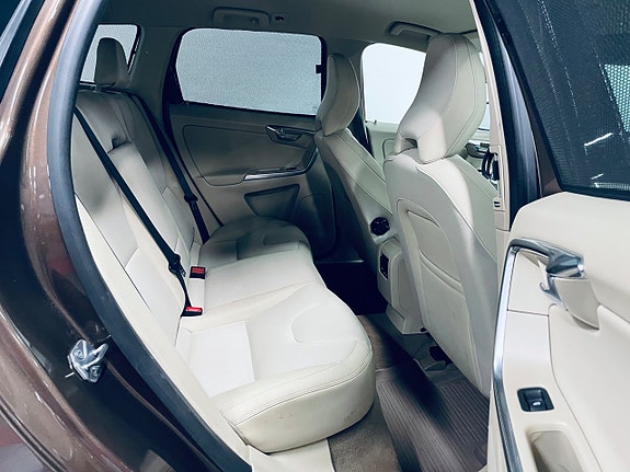 Volvo XC60 11 of 15