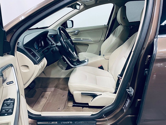 Volvo XC60 8 of 15
