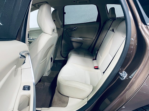 Volvo XC60 10 of 15