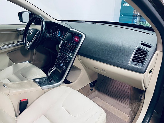 Volvo XC60 7 of 15