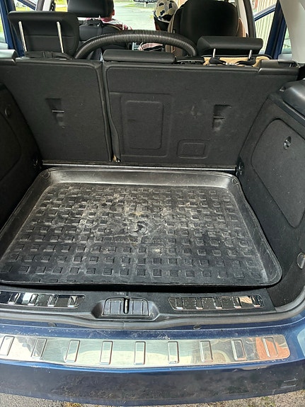 Mercedes-Benz B180 4 of 5
