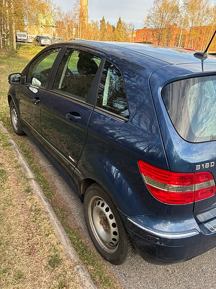 Mercedes-Benz B180 9 of 9