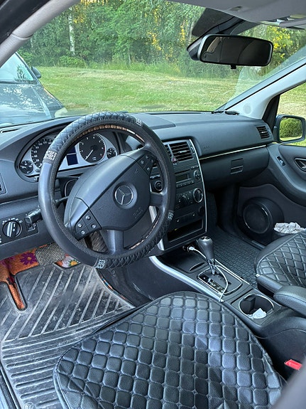 Mercedes-Benz B180 6 of 9