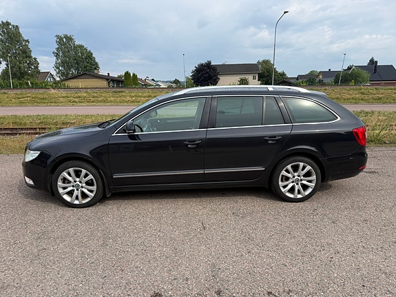 Skoda Superb 2 of 5