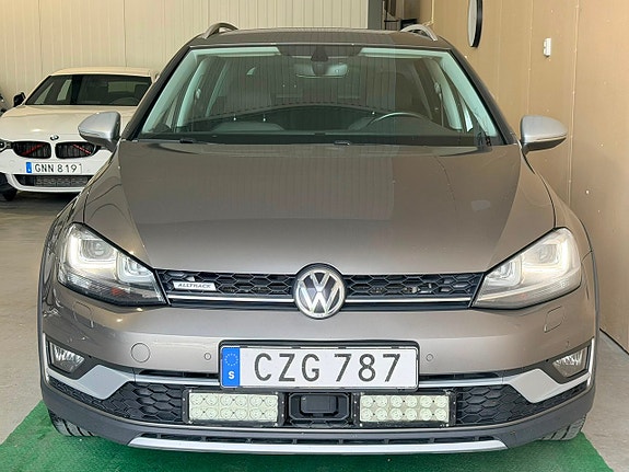 Volkswagen Golf Alltrack 2 of 21