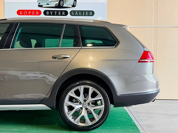 Volkswagen Golf Alltrack 18 of 21