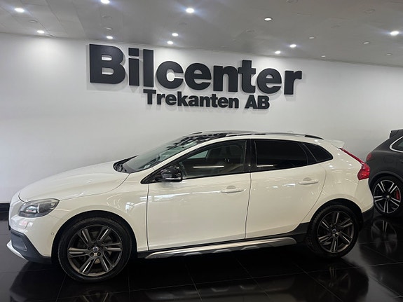 Volvo V40 Cross Country 3 of 12