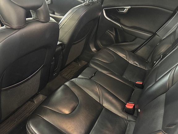 Volvo V40 Cross Country 5 of 12