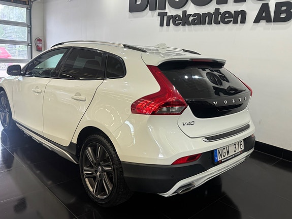 Volvo V40 Cross Country 4 of 12
