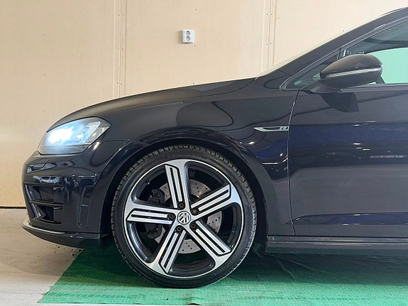 Volkswagen Golf VII 16 of 19