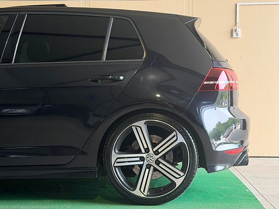 Volkswagen Golf VII 17 of 19