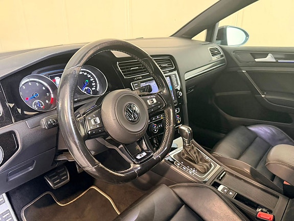 Volkswagen Golf VII 11 of 19