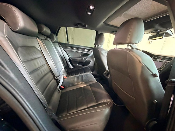 Volkswagen Golf VII 7 of 19