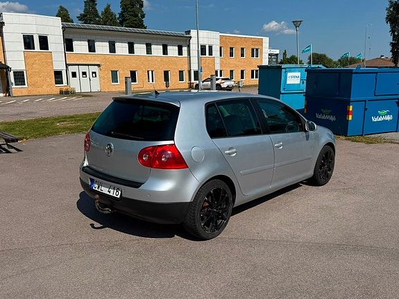Volkswagen Golf V 5 of 5