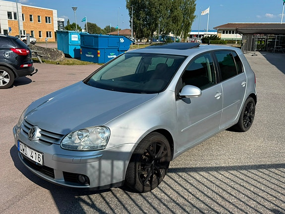 Volkswagen Golf V 2 of 5