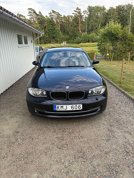 BMW 118d 2 of 5