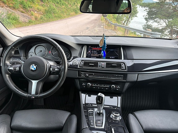 BMW 520d 2 of 5