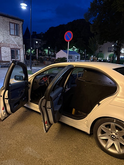BMW 523i 5 of 5