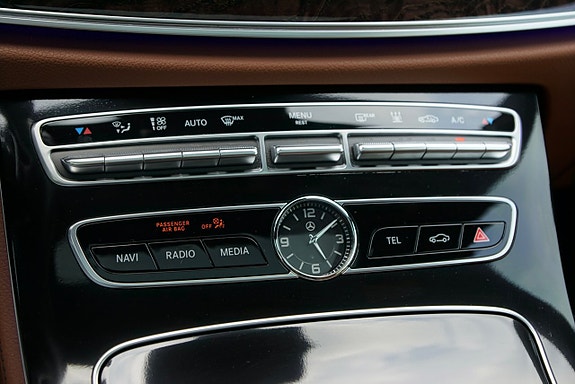 Mercedes-Benz E400 27 of 30