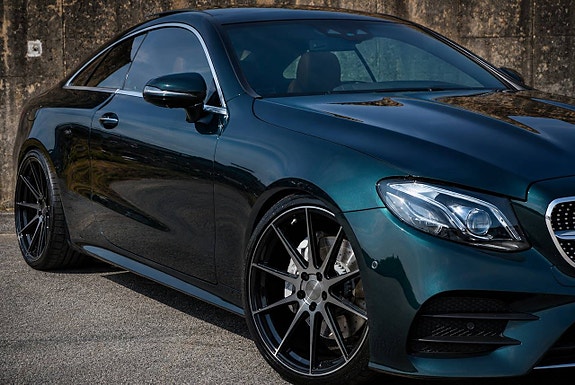Mercedes-Benz E400 2 of 30