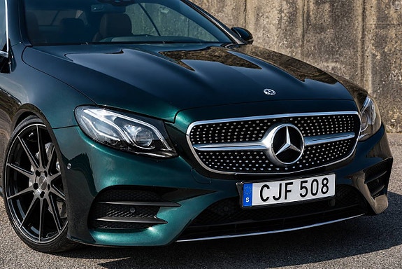 Mercedes-Benz E400 3 of 30