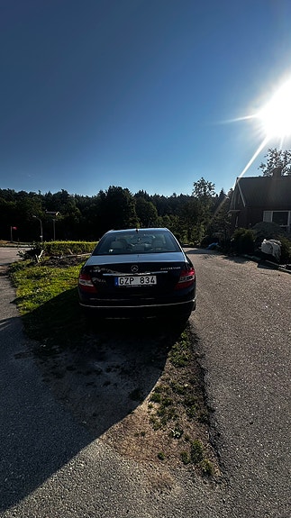 Mercedes-Benz C180 3 of 5