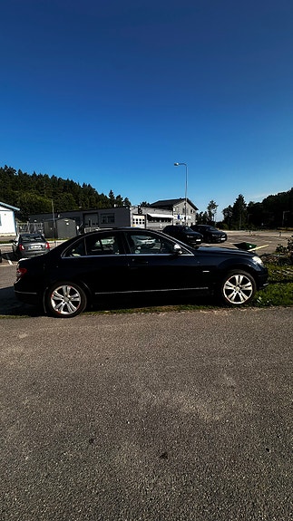 Mercedes-Benz C180 2 of 5