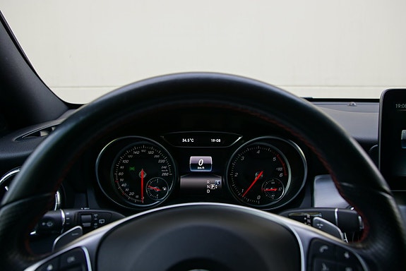 Mercedes-Benz CLA200 d 14 of 17