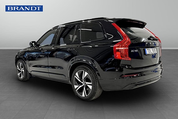 Volvo XC90 2 of 14