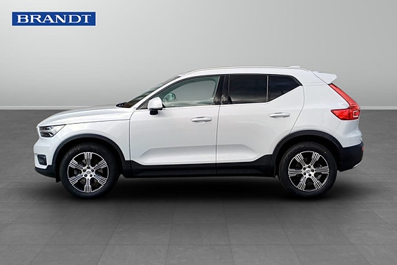 Volvo XC40 3 of 5