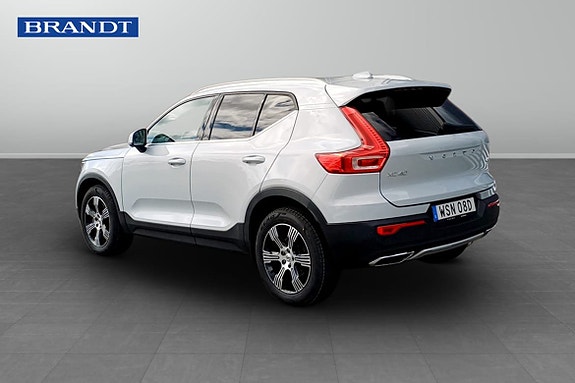 Volvo XC40 2 of 5