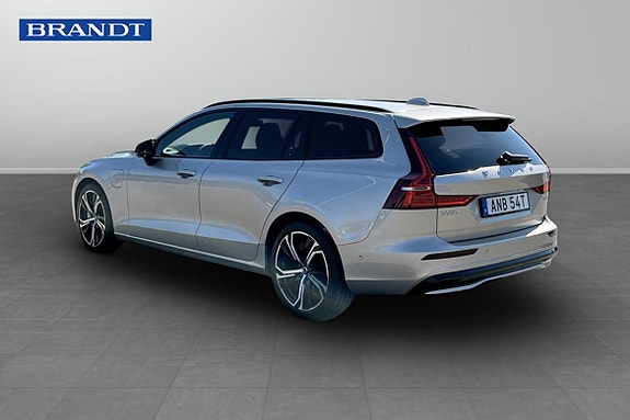 Volvo V60 2 of 9