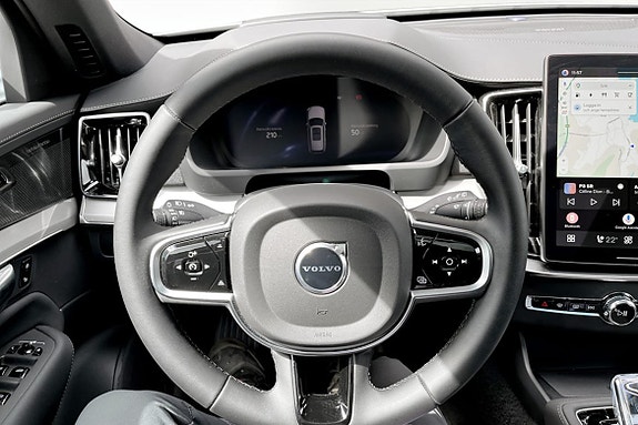 Volvo XC90 7 of 9