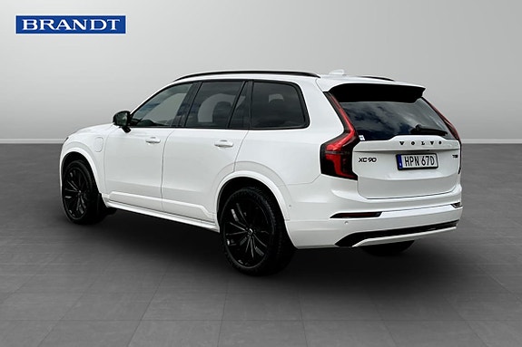 Volvo XC90 2 of 5